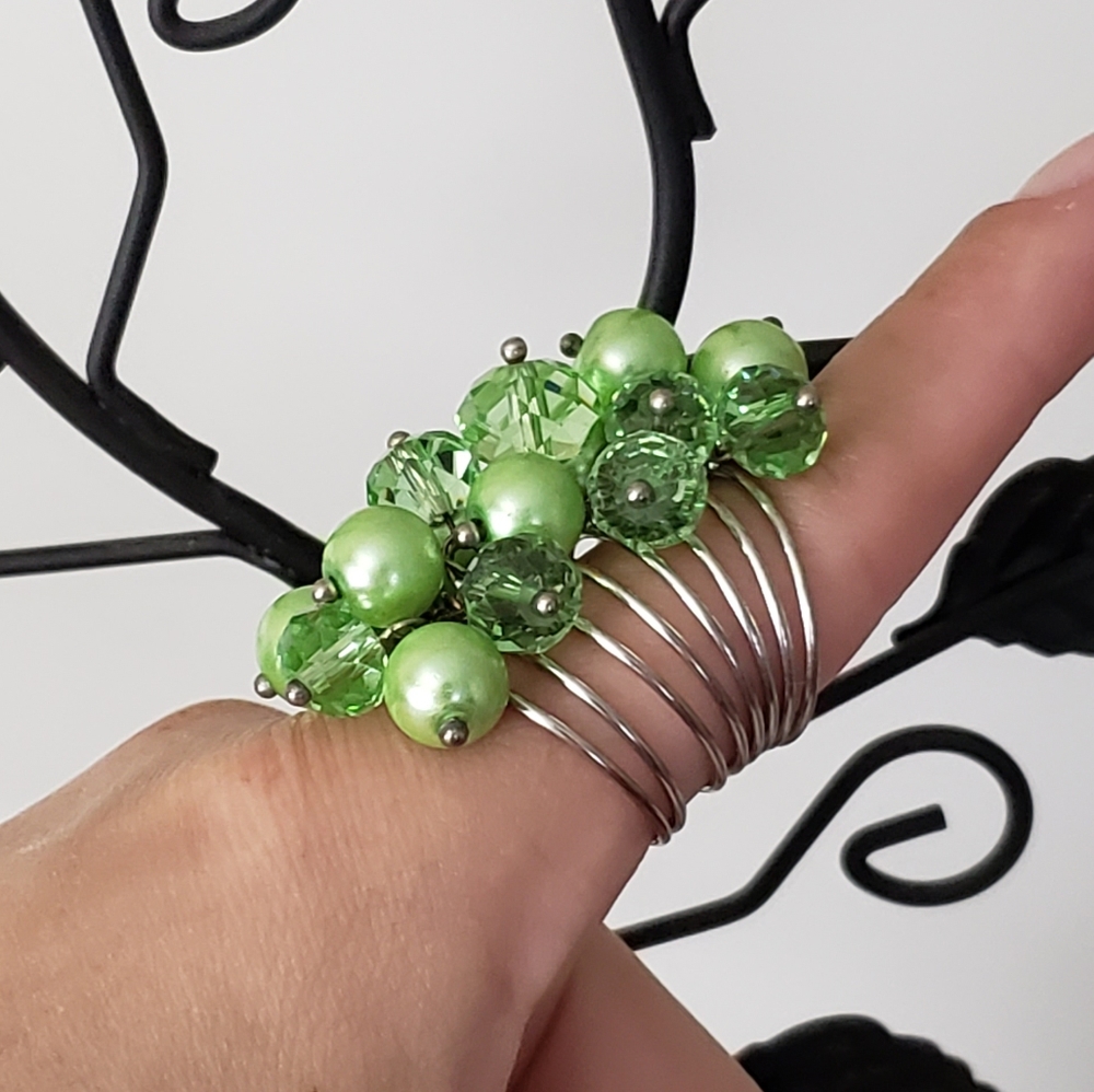 ⭐5/$25 Fun Funky  Lime Green Peridot August Beaded Bauble Ring - Picture 5 of 13